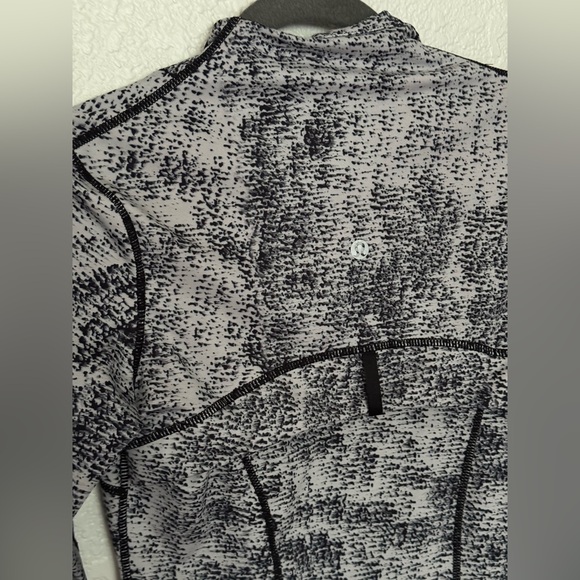 Lululemon Define Jacket “Luon Spray Jacquard White Black". Best for 4 or 6. EUC - Picture 3 of 3